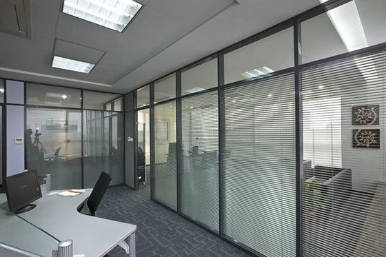 Het geluiddichte Bureau van het Aluminiumglas verdeelt Brandpreventie 2.5mm Muurdikte